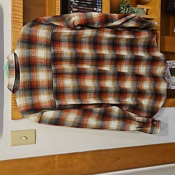 Men's stillwater plaid shirt. Red, black, tan and white plaid, size Large. - Picture 3 of 4